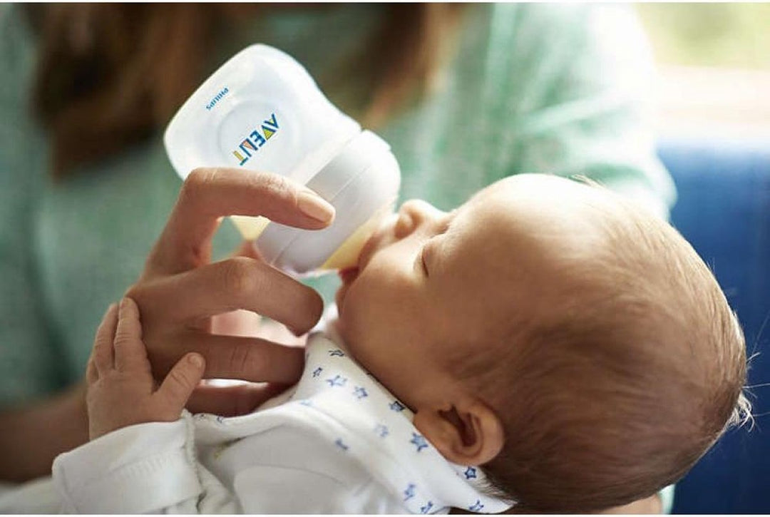 Philips Avent Natural Babyflasche 'SCF030/17 Babyflasche (0 Monate+) für langsamen Milchfluss – Weiß