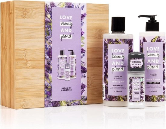 Love Beauty And Planet Purple BambooBox Argan Oil & Lavendel Geschenkset - Verpakking beschadigd