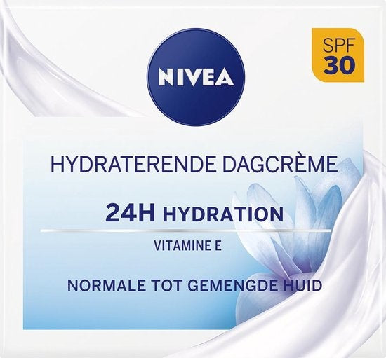 NIVEA Essentials Feuchtigkeitsspendende Tagescreme für normale Mischhaut SPF30