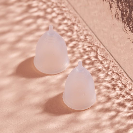 Yoni Menstruatiecup - Medische silicone - Herbruikbare Menstruatie Cup - Period - Menstrueren - Maat 2 - Verpakking beschadigd