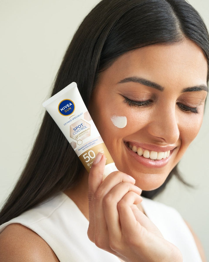 NIVEA SUN Luminous Face Sunburn Anti-Pigment – ​​verhindert und reduziert Pigmentflecken – SPF50 40 ml – Verpackung beschädigt